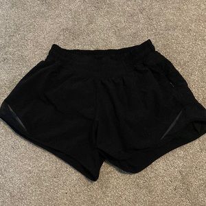 Lululemon Hottie Hot Shorts 2.5” (size 2)